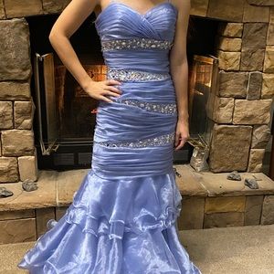 Blue Bee Darlin Prom dress 👗